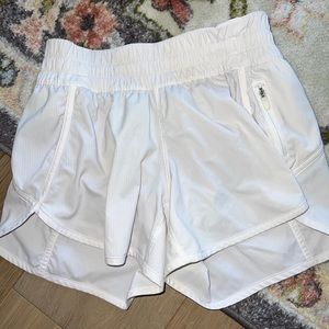 Hotty Hot High-Rise Lined Short 4"
Size 6